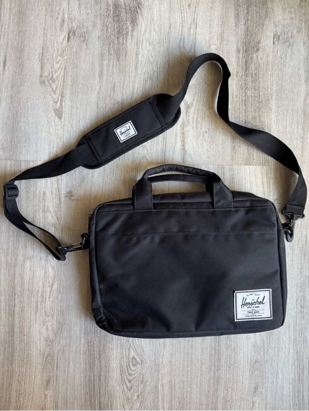Herschel Supply Co Black Canvas Messenger Protective Laptop Bag w Strap 14x10